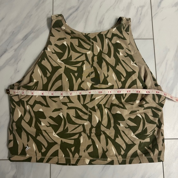 Old Navy PowerChill XL Women's Green and Tan Patterned Top - Picture 4 of 6